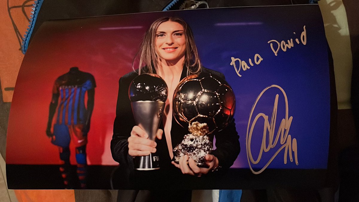 collectormx's tweet photo. El museo no podía estar completo sin la mejor del mundo @alexiaputellas , primera de varias piezas del @FCBfemeni que se vienen…#FCBarcelona #FCBfemeni https://t.co/hGkPFBjIUo
