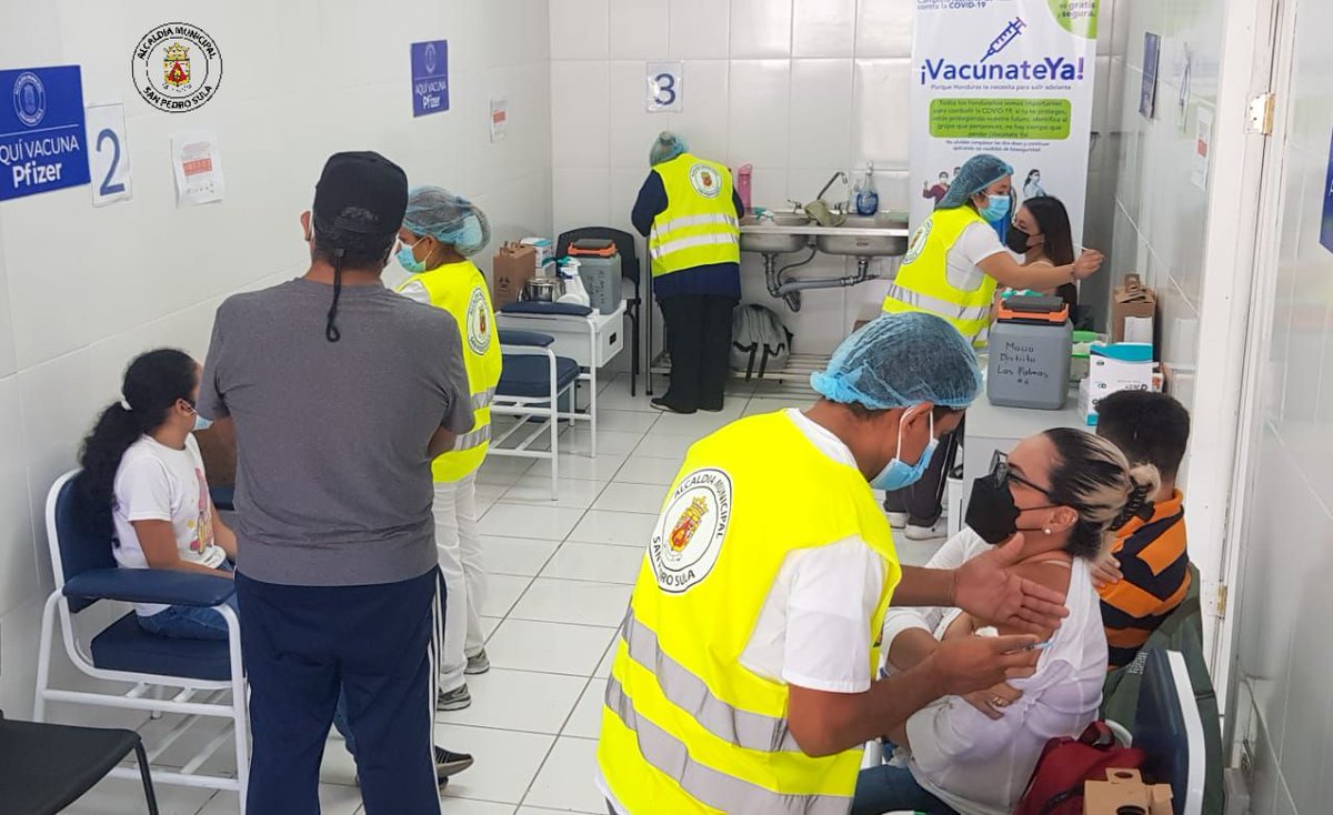 MuniSPS0501's tweet photo. Vecino sampedrano.

Hoy #Martes #1Febrero seguimos inmunizando contra la #COVID19 en nuestros Macro Distritos de Salud Las Palmas y 6 de Mayo en #RiveraHernández.
 
También estamos vacunando en los centros de salud municipales Río Blanco, Sandoval Sorto y Gran Familia.

#Vacúnate https://t.co/QDlryodgnm