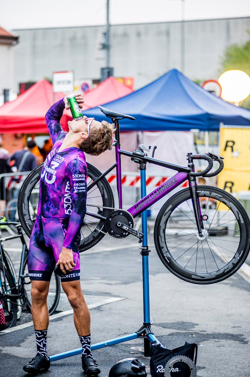 53Dientes's tweet photo. Corría el año 2018 estuvimos por Red Hook Criterium de Milano dando guerra. 53DNTSCustom te ofrece la posibilidad de lucir un diseño tan espectacular como el de aquella edición o la idea que se te ocurra para tus prendas de ciclismo.#53dientes #53dnts#weare53dnts#weare53dientes https://t.co/alCVN1LO0r