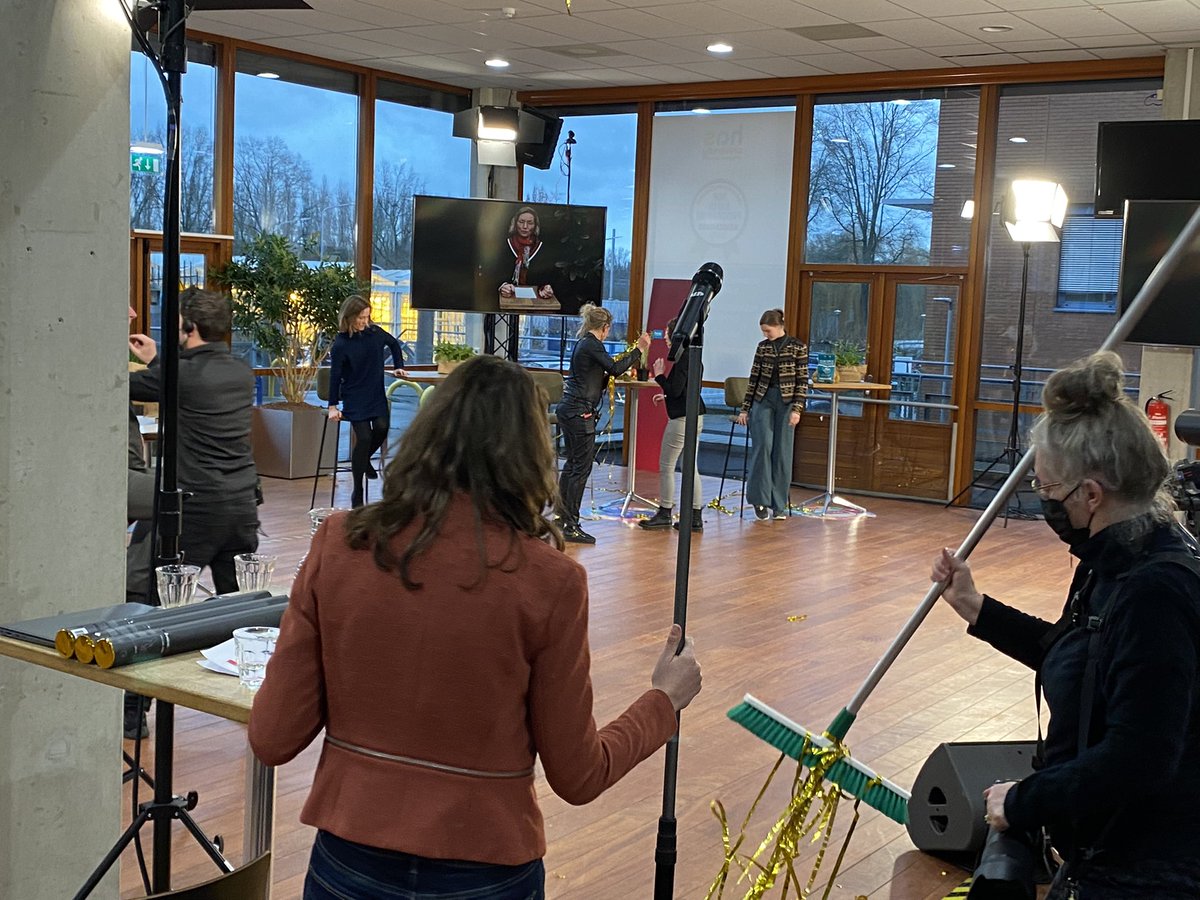 Zit me hier een partij trots te zijn op onze studenten! #HASFE22 @HAShogeschool. Of het nu over gezondheid, voedselverspilling of duurzaamheid gaat, onze  studenten willen het verschil maken! Een storm van inspiratie!