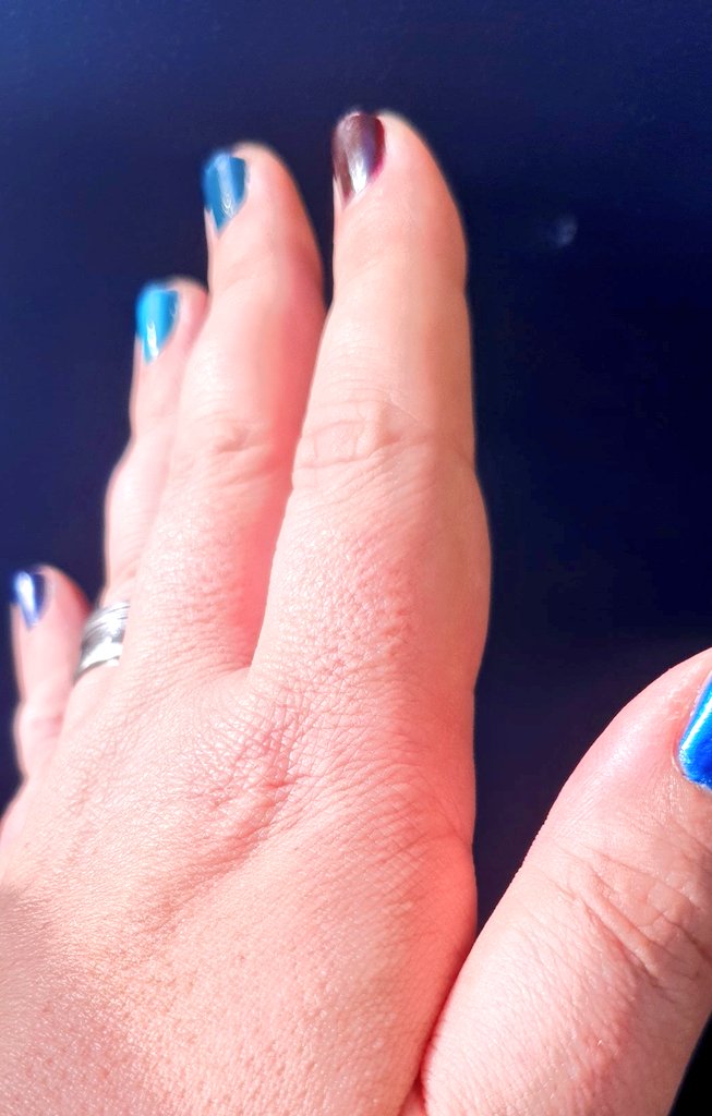 zandolove's tweet photo. L'amour est bleu #TheLeftHand
#ColourMyLife #BrightAndColour https://t.co/qaBfqo8RlW