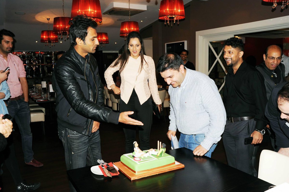 From everyone at <a href="/Chak89Spice/">Chak89 Restaurant</a> &amp; our owner <a href="/FrankKhalidUK/">Frank Khalid OBE</a> we would like to wish <a href="/realshoaibmalik/">Shoaib Malik 🇵🇰</a> a very happy birthday today. 💚🇵🇰