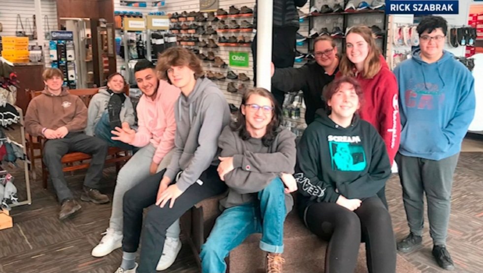 Thank you <a href="/CompanyWrench/">CompanyWrench</a>  and Brad Hutchinson for helping our students out and buying them all work boots!
spectrumnews1.com/oh/columbus/ne…