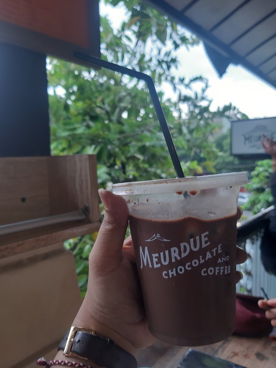 dekdyan's tweet image. Hari ini maen ke solo. Tujuan utamanya sih ke pasar gedhe lantai 2. Nyobain rekomendasi dari @drhaltekehalte . Oya karna pas imlek jd suasana pasar gede meriah banyak lampion. Ada kopi coklat dr meurdue &amp;amp; lumpia vietnam. Pang tak lupa membeli teh racikan solo