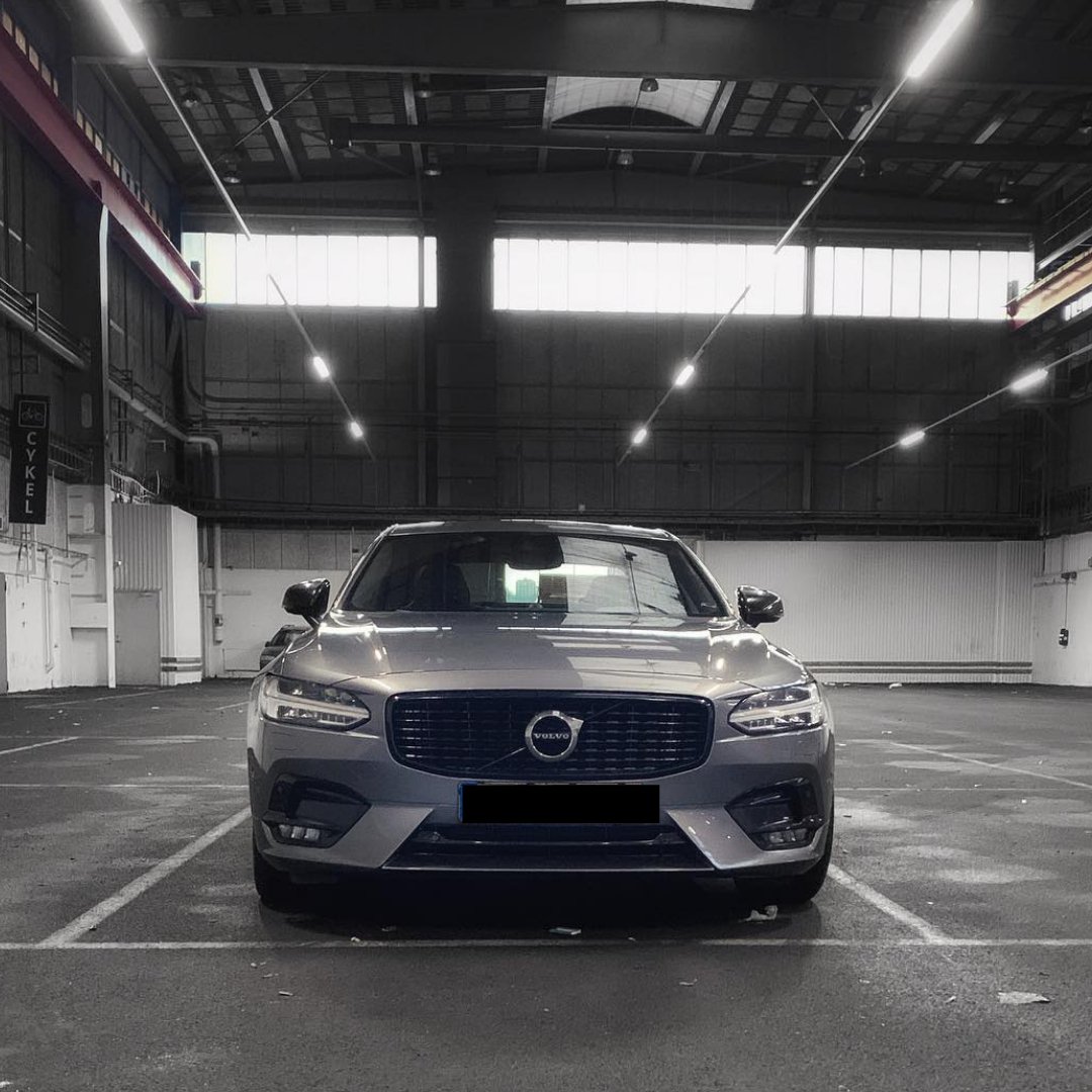 VolvoToronto's tweet photo. Looking extra fresh to start off the month. 
📸@volvoworld4life

#swedishcar #luxurycar #luxurycars #cargoals #CarsWithoutLimits #Sustainable #GoGreen #FamilyCar #VolvoCars https://t.co/oXC5VNtsFj