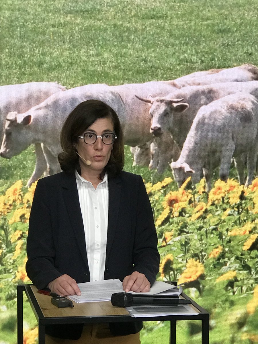 JYBricout's tweet photo. Charlotte Vassant,
Présidente de l’ ⁦@usaa_02⁩ lors de son discours de clôture de l’AG ! 
« Nous n’avons jamais été autant attaqués ! Mais avec l’Usaa et la ⁦@FNSEA⁩ , nous n’avons jamais été aussi bien défendus » 
⁦@ChLambert_FNSEA⁩ ⁦⁦@ecvass02⁩ https://t.co/GcTMO0uDbu