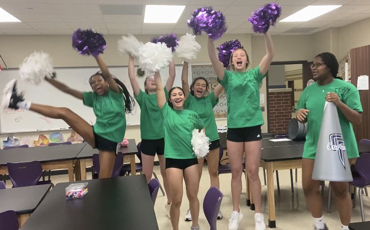 FULSHEARVB's tweet photo. Another successful team challenge day leaves the green team in 1st place! Thanks to our staff who helped make it happen! #CFVB https://t.co/c1OYBz45To