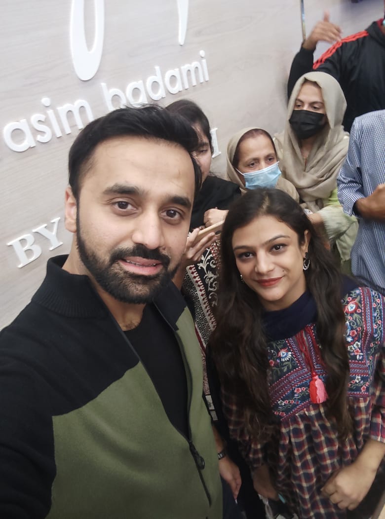 Sidrama50060291's tweet photo. Suno sunk sab suno🥳
Hamary WB part 2 ki bday arhe haiii😉🥳🥳🥳
#03daysleft 
@WaseemBadami 
@AmmaraNaeem4 https://t.co/LR3i1Imu2N