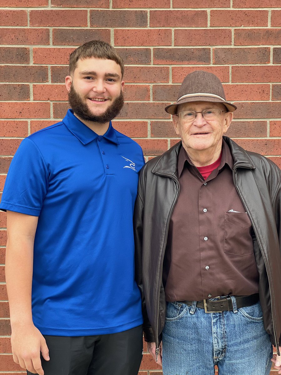 ClayE_9440's tweet photo. Got the worst phone call anyone could get last night. I lost my best friend, my twin, my poppa last night. The chemo was just too much. I know God is happy that his biggest supporter is right there by his side. I just wish I got to see you one last time. I love you poppa. https://t.co/TJqqmZzjWj