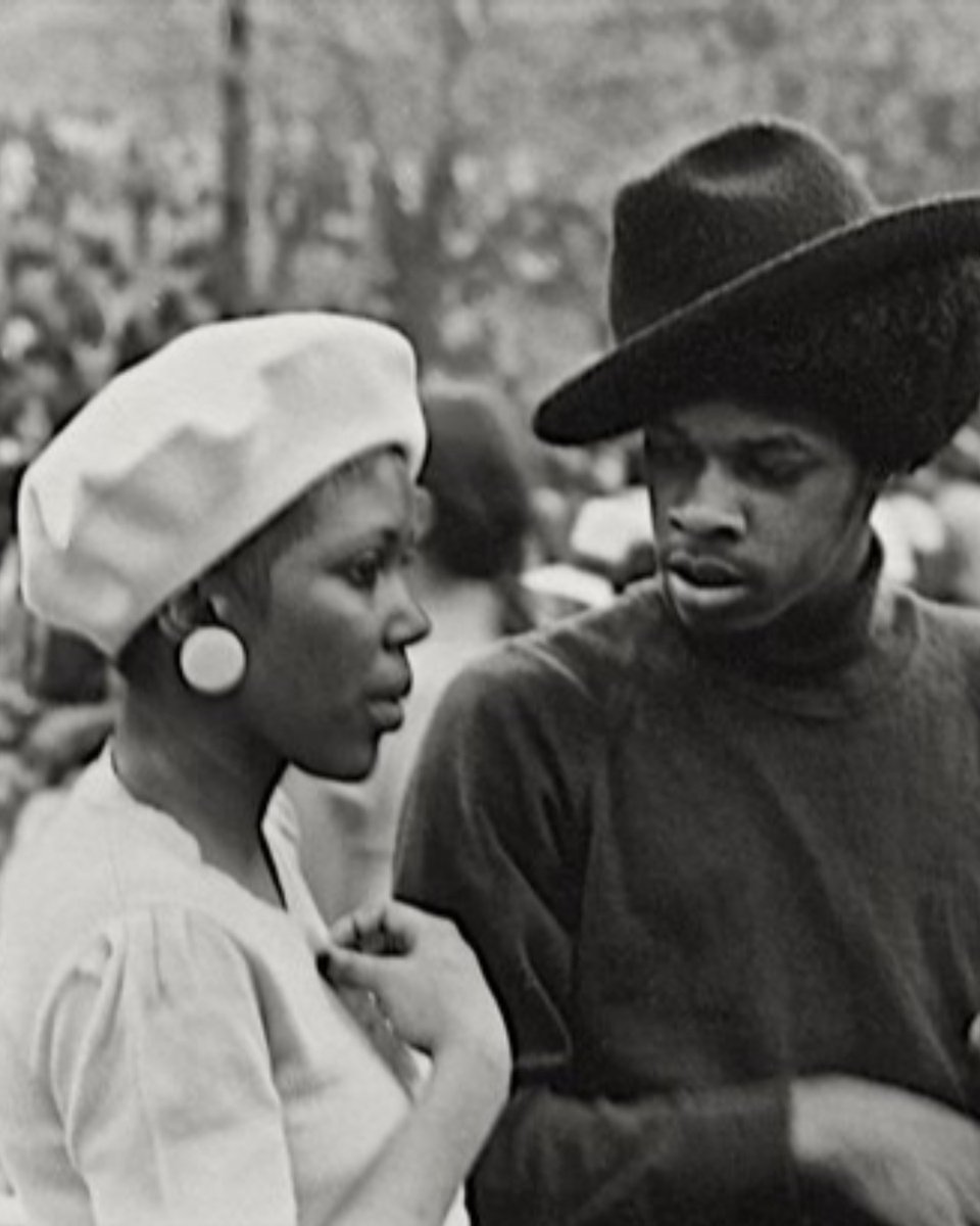 TheFolklore's tweet photo. Today's creative inspiration is of Shawn W. Walker's photography. He began taking pictures around Harlem in 1963, his archive is the first comprehensive collection of African-American photography at the Library of Congress. #TFInspiration.
Images from “Harlem Streets” series https://t.co/gXPawiIBp4