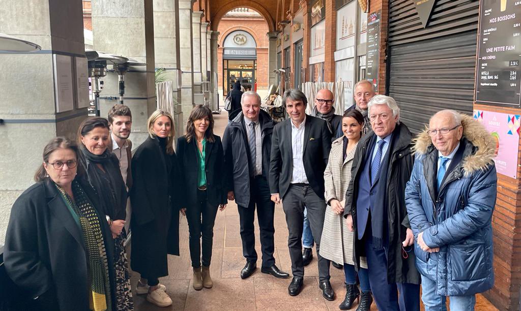 pierreesplugas's tweet photo. Autour de @LArribage, @jlmoudenc sénateurs @bmicouleau et Chatillon, de @UDI_31 @LesCentristes_ et de personnalités sociétés civiles, lés Comités de soutien @pecresse31 et Lés femmes 31 avec Valérie @CgennaroSaint sont en place pour porter le projet de @vpecresse dans tout le 31 https://t.co/Rcfmwng8yk