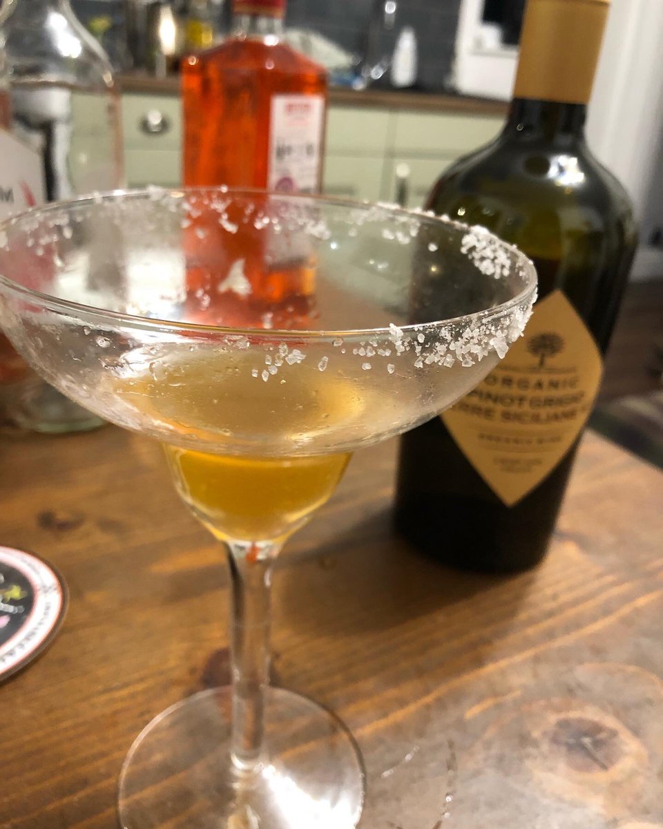 TraceyJAustin's tweet photo. Monday nights are the new Saturdays #shiftworkerproblems #shiftwork #margeritas #wine #afternoontea https://t.co/mqCqLLTpCi