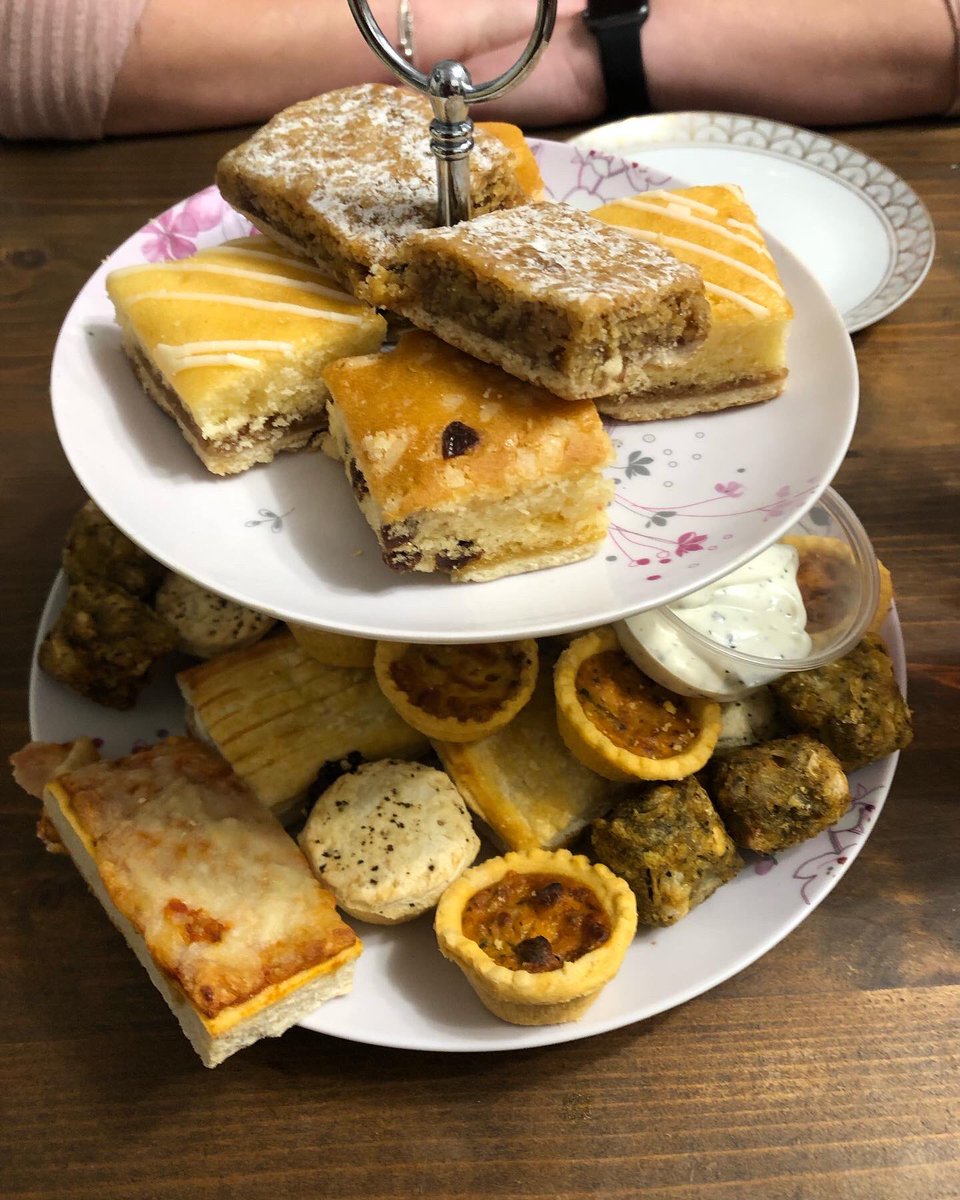 TraceyJAustin's tweet photo. Monday nights are the new Saturdays #shiftworkerproblems #shiftwork #margeritas #wine #afternoontea https://t.co/mqCqLLTpCi