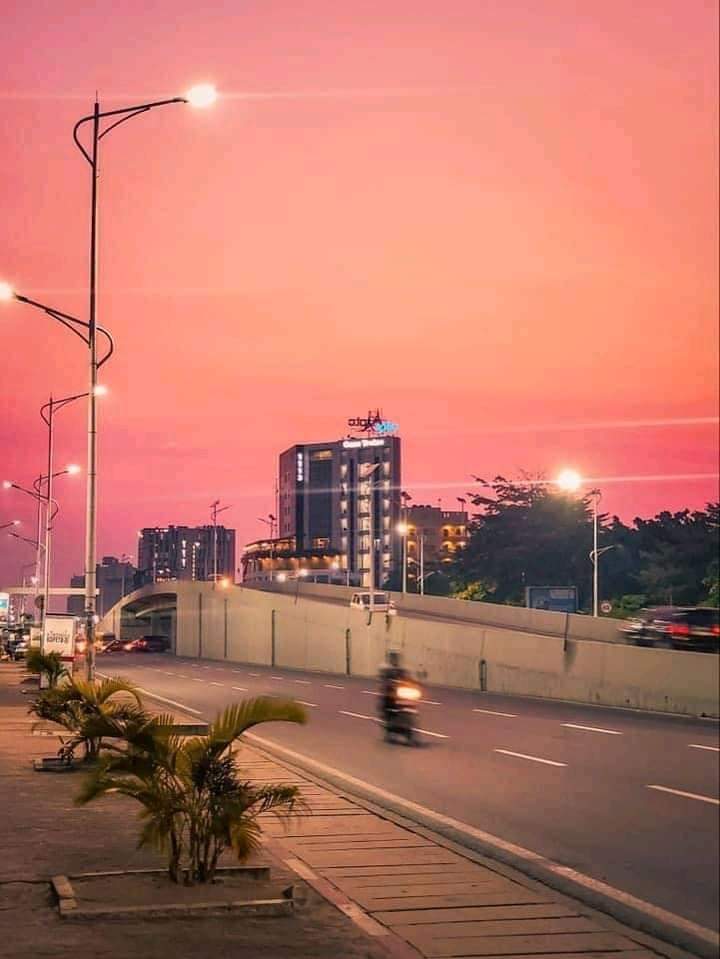AfricaFactsZone's tweet photo. Gombe, a municipality in Kinshasa, DR Congo. https://t.co/ExcymvNXgv
