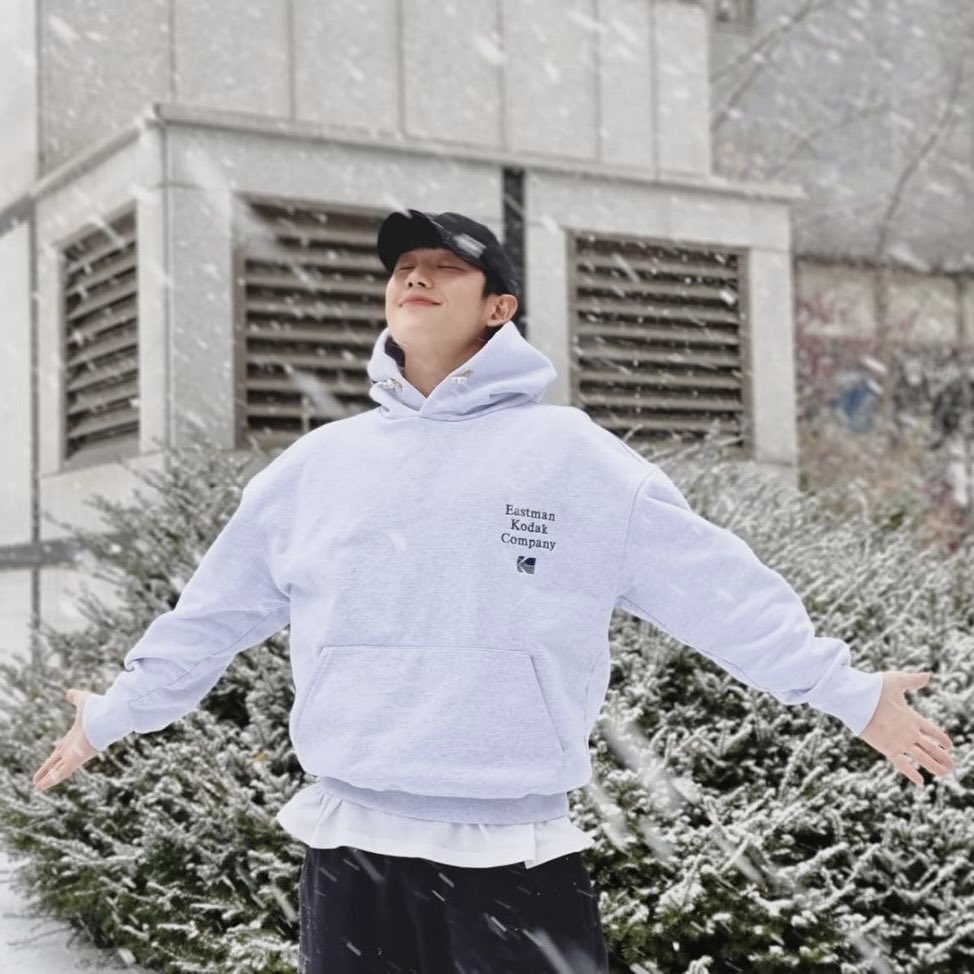 Their chemistry has so much potential

“it's not that I miss you but I want to see you once more"

ROMCOM SERIES FOR HAESOO