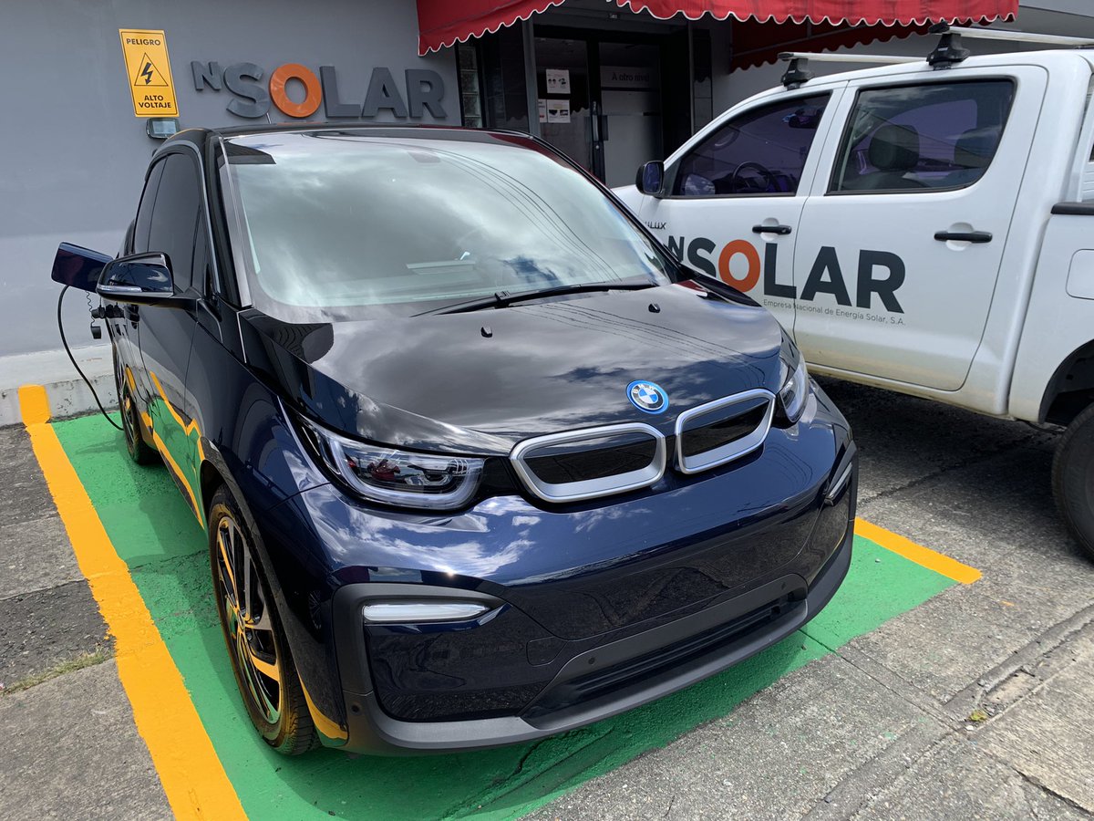 juancanavarro's tweet image. Junto al CEO Juan Andrés, aprendiendo de los jóvenes de @NSolarPanama: están estrenando nuevo cargador @wallboxchargers para carros eléctricos. La #EnergiaSolar y la #MovilidadElectrica ya son el futuro y el presente de Panamá y el Mundo. 

#solar #i3 #BMWPanama