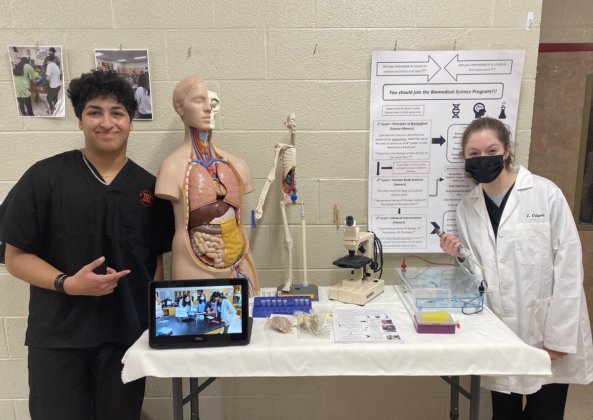 Biomed students ready to recruit the next wave of students to join our program on Universal day! 🧪🧫🧬🔬🦠 👩🏽‍🔬👨🏻‍🔬👩🏼‍🔬👨🏾‍🔬 <a href="/wcsRHSccte/">RHS CCTE</a> <a href="/wcsCCTE/">wcsCCTE</a>