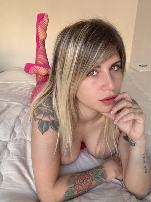 Hola amiguis. S&iacute; quieren ver contenido mio o charlar de lo que sea 👇👇👇👇👇👇👇  https://t.co/aD83UDTRRY https://t