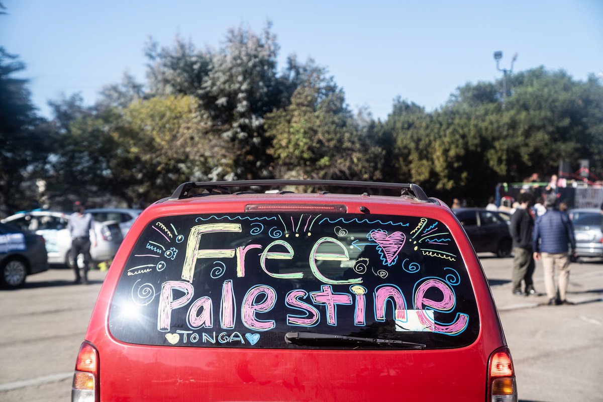 Palestine Solidarity Working Group🇵🇸 (@palestineswg) on Twitter photo Some photos from the #SanFrancisco #BayArea car caravan for Palestine this past weekend!
Shoutout to <a href="/palyouthmvmt/">Palestinian Youth Movement</a> <a href="/AROCBayArea/">AROC #FreePalestine</a> <a href="/DSA_SF/">DSA San Francisco</a> and the many people/organizations that made this happen.
Solidarity 🇵🇸✊
1/3 Some photos from the #SanFrancisco #BayArea car caravan for Palestine this past weekend!
Shoutout to <a href="/palyouthmvmt/">Palestinian Youth Movement</a> <a href="/AROCBayArea/">AROC #FreePalestine</a> <a href="/DSA_SF/">DSA San Francisco</a> and the many people/organizations that made this happen.
Solidarity 🇵🇸✊
1/3
