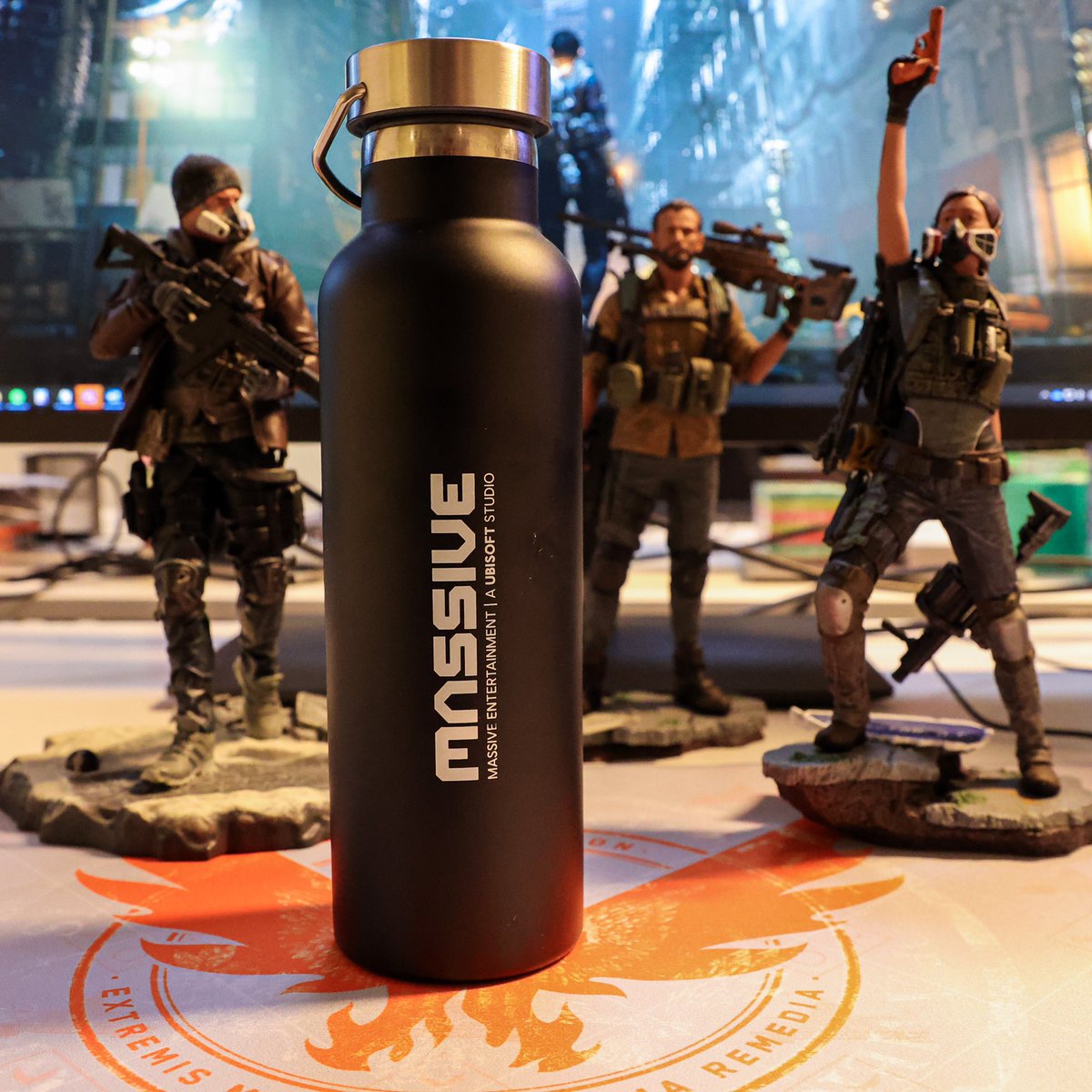 Limhamn's tweet image. Doing tests on swag that could eventually end up in the newcomer bag we give to all new colleagues at Massive. 💧 🤔 

#AMassiveLife #TheDivision2