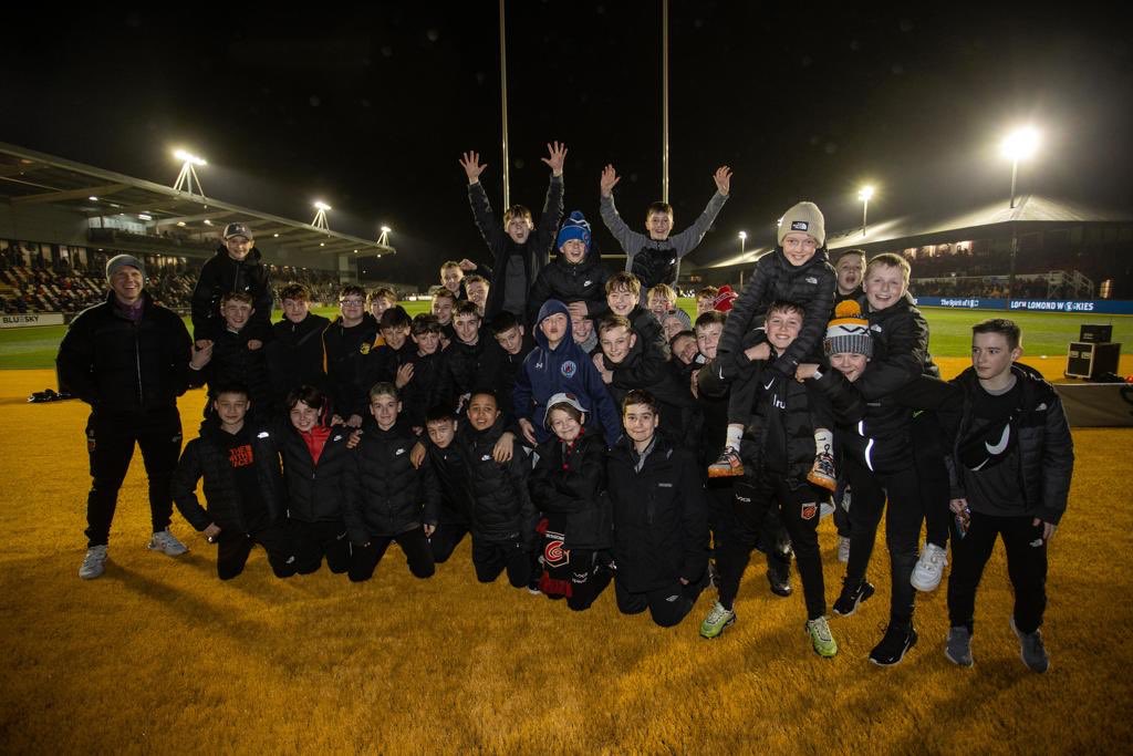 Great to see our year 7 and 8 rugby players enjoying a picture with Jack Dixon at the Dragons V Benetton game last Friday. Thanks for all your help <a href="/MikeSage9/">Mike Sage 🏴󠁧󠁢󠁷󠁬󠁳󠁿</a> students and parents had a great time. <a href="/HeadteacherBas1/">Headteacher@BassalegSchool</a> <a href="/Christo11590925/">Christopher Cornford 🏴󠁧󠁢󠁷󠁬󠁳󠁿</a> @dragonsrugby <a href="/Adrian_Evs01/">Adrian Evans</a>