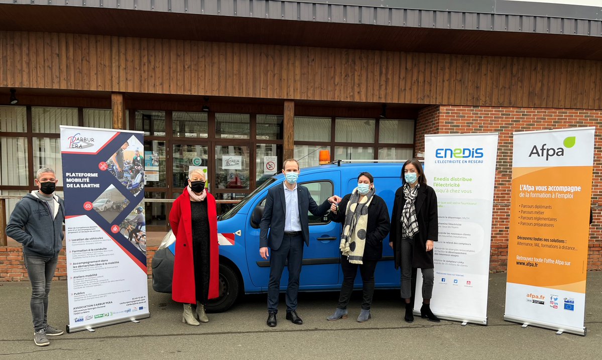 Aujourd'hui, <a href="/enedis/">Enedis</a> remettait les 🔑 d'un véhicule à l'association @CarburPera qui œuvre pour l'accès à la #mobilité pour tous, au sein du Village #AFPA du Mans. Ce véhicule 🚘 servira au transport des 2 roues🛵 en réparation pour contribuer à l’#insertion professionnelle ! #RSE