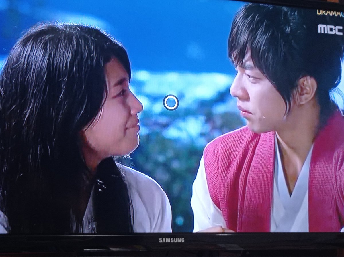 xandz34's tweet photo. I really can't stop crying... 
On Almost half of the last episode 😭

So heartbreaking 🥺💔 why oh why
Is it fate? Destiny? Or choice?

Amazing actors 👏

#GuFamilyBook 
#구가의서 
#GugauiSeo
#KangChitheBeginning

#LeeSeungGi
#BaeSuzy #BaeSuji
#dramacool #kdrama #series #korean https://t.co/ad0Q20N3pH