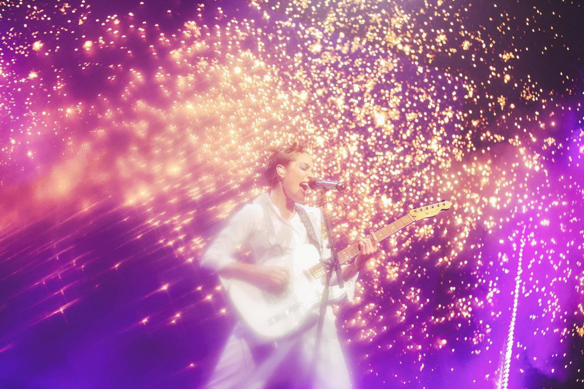 halsey 🌸 tweet media