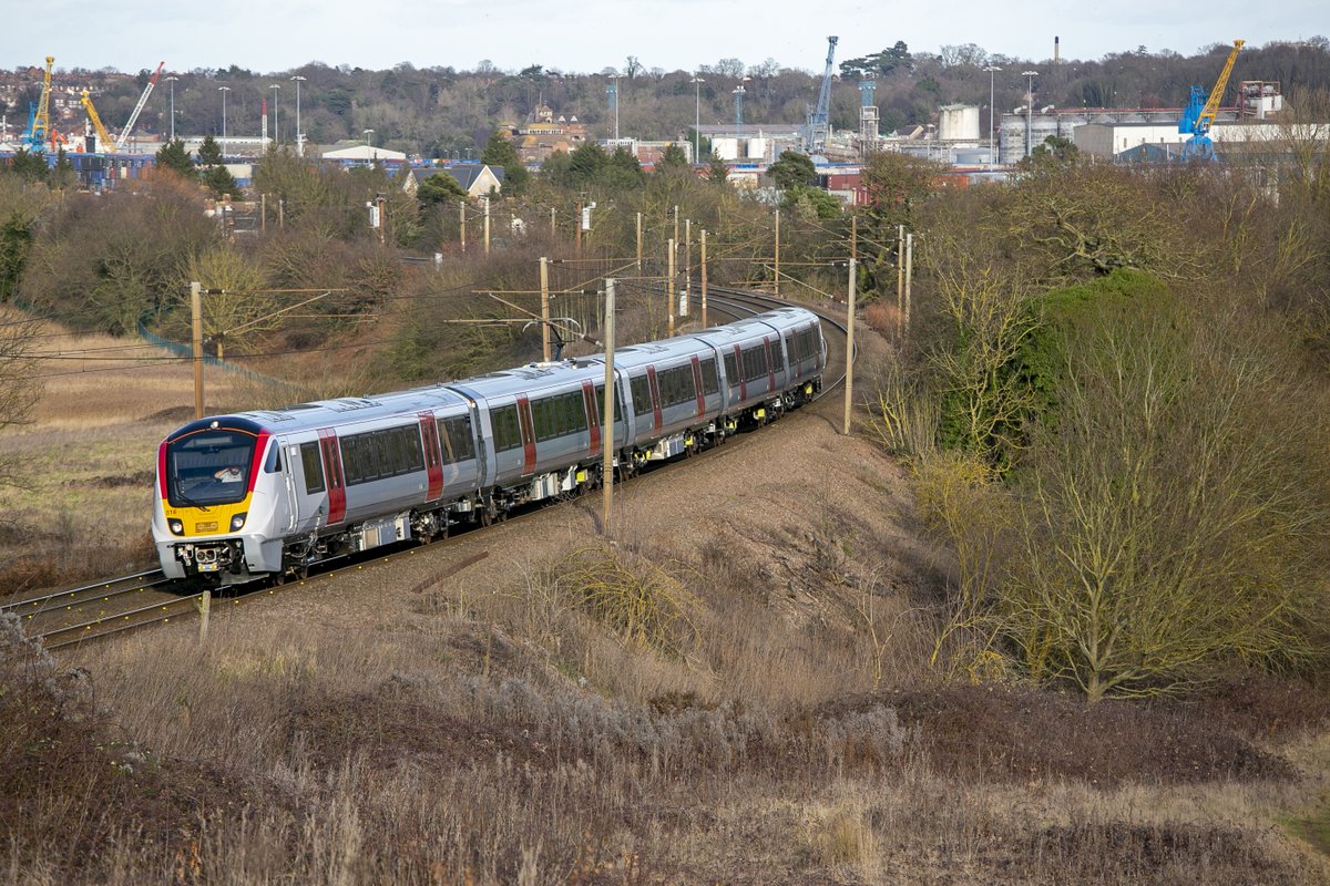 kwpartlow's tweet image. GA Class 720 No.720516 climbs Belstead Bank Ipswich on 1st February 2022 working 5Q02 14:12 Norwich TC- Stratford test run.The unit carried Alsthom engineers and equipment.#class720 #greateranglia #Ipswich