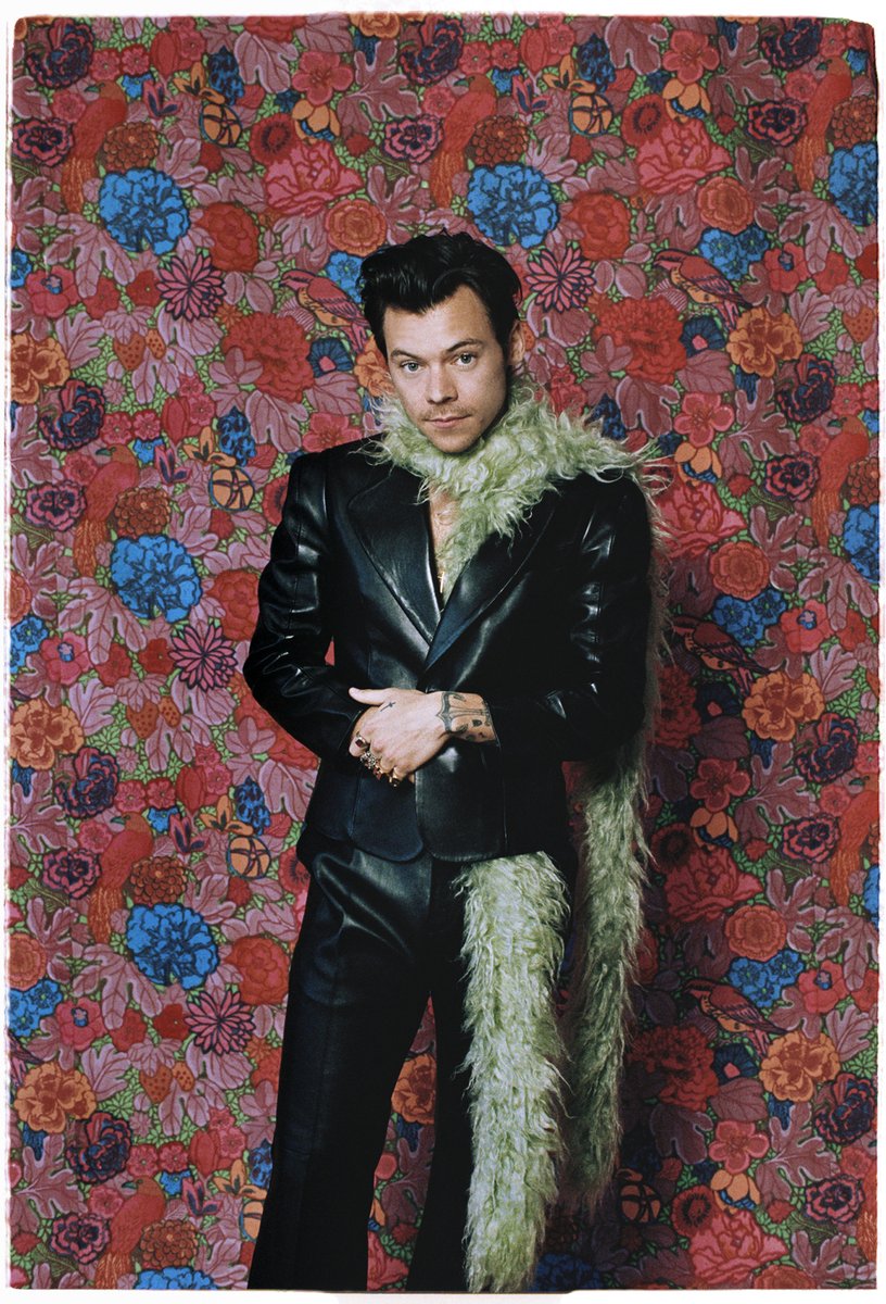 enews's tweet photo. Does it ever drive you crazy, just how fast the night changes. 🥺 Happy 28th birthday, @Harry_Styles. (📷: Shutterstock/Getty) https://t.co/zNWx6eu8m0