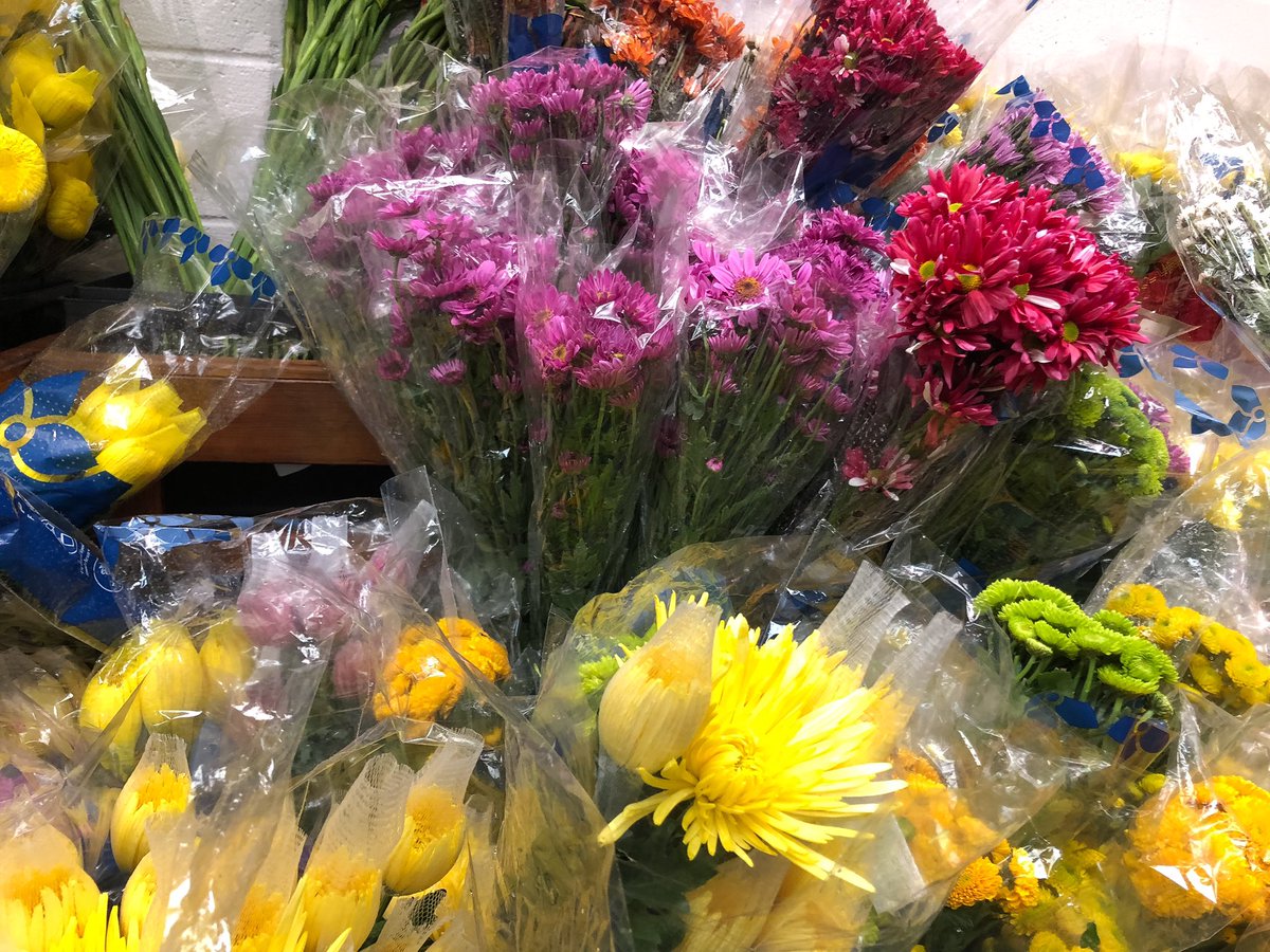EmuhCross's tweet photo. Some joys: pho, sweet time with Francisco, flower markets, and morning light. https://t.co/ON5ifSetTG