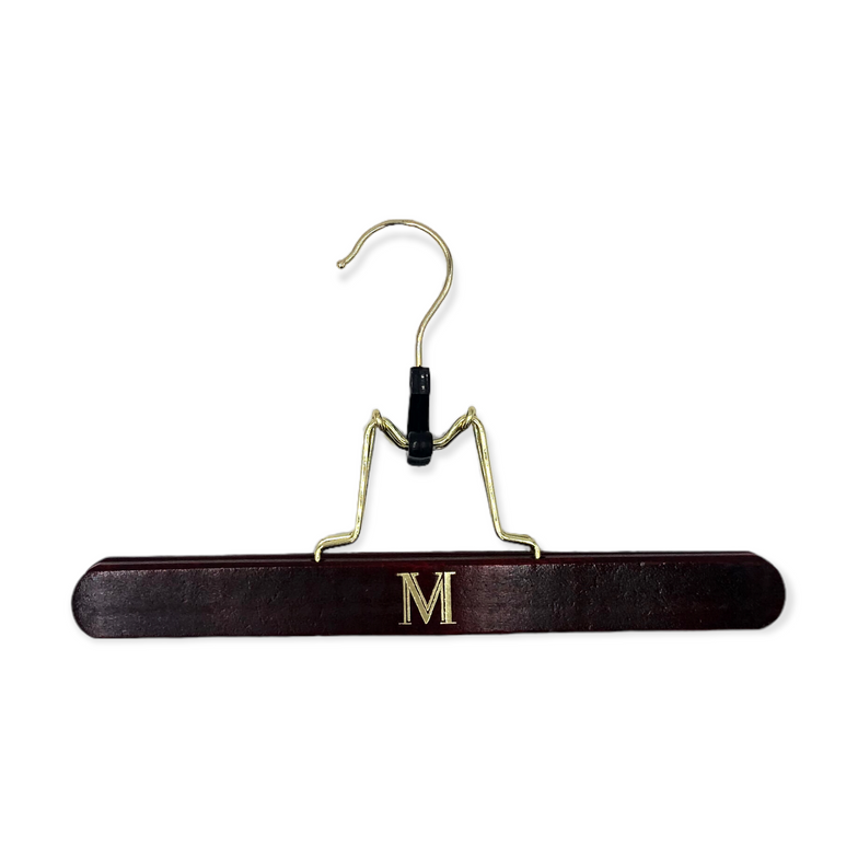 Our new wooden hangers are available now – for jackets, shirts and trousers. They are Made in Germany and will make your wardrobe look nice and neat.

#maximilianmogg #maxmogg #TheophilPMogg