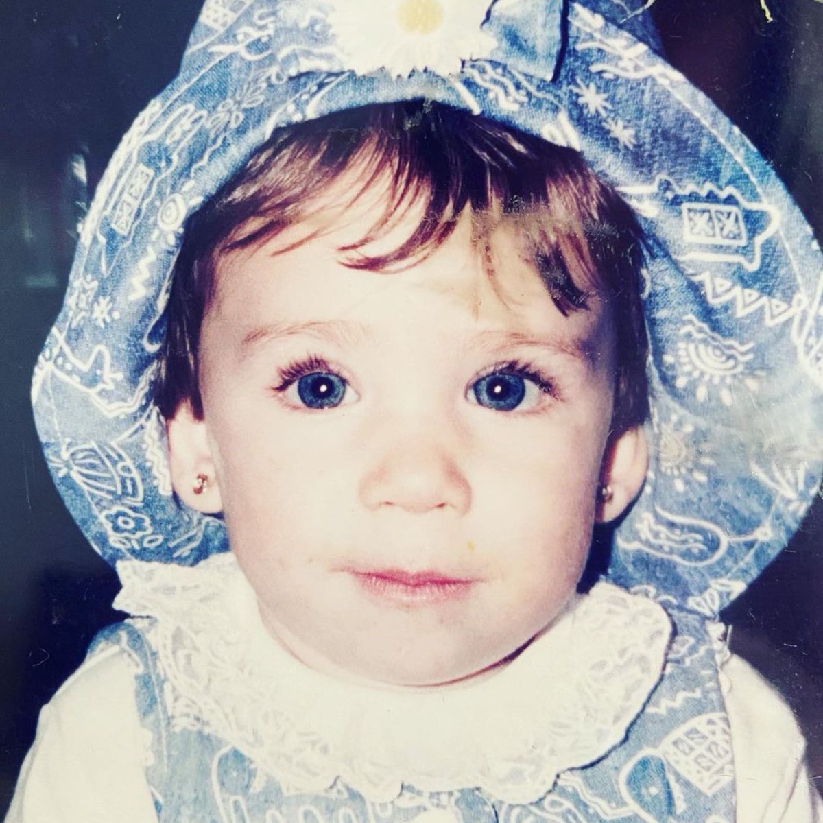 multyfandom29's tweet photo. Cuando te sientas triste recuerda que el mundo tiene millones de años, y por suerte pudiste existir al mismo tiempo que @nathcampost #NATHBDAY https://t.co/UdTkr0bFjC