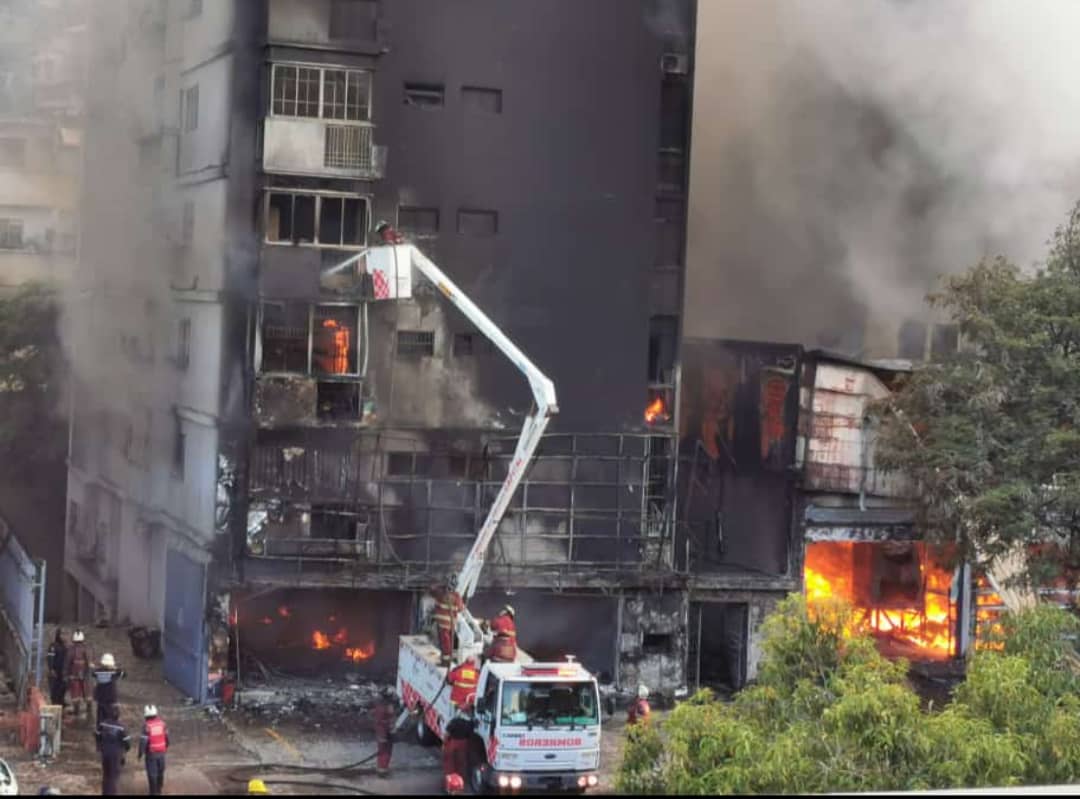 anelroga's tweet photo. ¿Y hablando de manejo de crisis en redes sociales es correcto este mensaje? 

¿Una disculpa por redes sociales bastara para ello? 
¿O se estarán armando las estrategias para ayudar?

¿Cómo se debería proceder este caso ?

¡Los leo! #cinecita #BelloMonte https://t.co/kAJALWOjUL