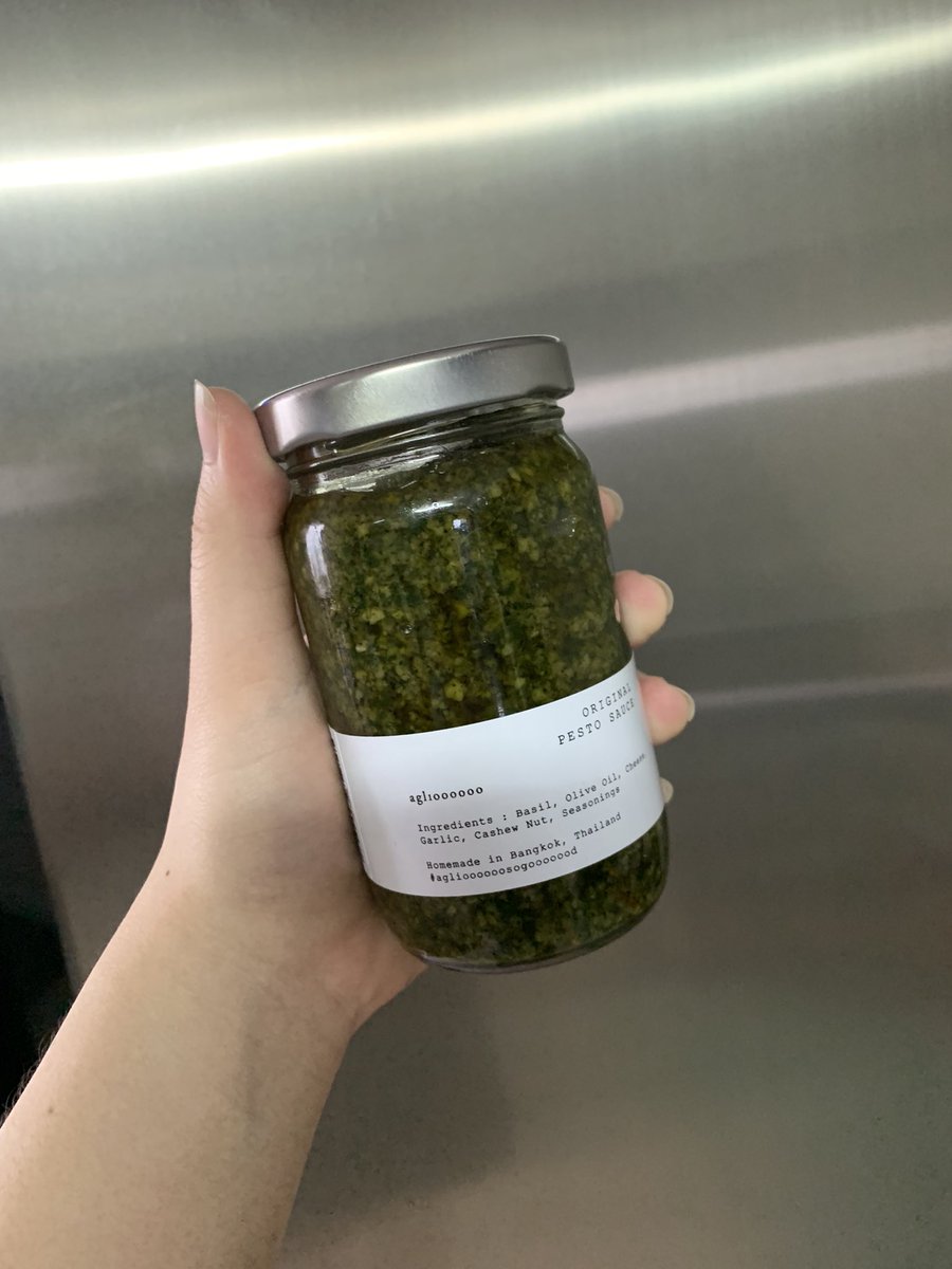 fallforpeaches's tweet photo. ลองซอส pesto ในตำนานอย่าง aglioooooo (ของแท้ต้องมี o 6 ตัว!) บอกเรยว่าของจีงงง เด็ดมาก อร่อยชห ตั้งแต่ได้มาคือรับบทนางมาสเต้อเชฟทุกวัน สร้างสรรค์เก่ง เพราะแค่เท ปาดใส่หนมปังหรือคลุกกะเส้นพาสต้าก็คือเสดแร้วอะ อร่อยแถมง่าย เอาอะไรมาไม่ได้อะแม่🌿🤍 (1) https://t.co/pBJwFTzfLj