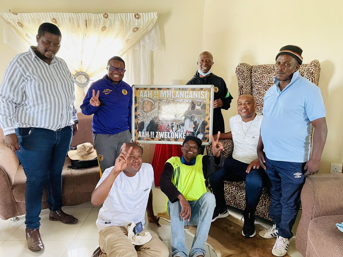 SinesiphoMali's tweet image. Amakhosi X iNkosi ✌🏾

We also had a great privilege of being hosted by Chief Makinana after the tournament, with so much gratitudes to us and the entire club for honouring the invitation. We are humbled Sir. 

#TechnicalScouting #Amakhosi4Life