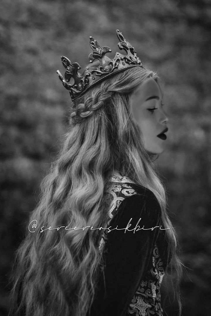 sercereasikbiri's tweet photo. Queen = Ceren Yaldız demektir .👸👑✨ #cyfc #teamgard @cerenyaldzw https://t.co/mnTWVpznZN