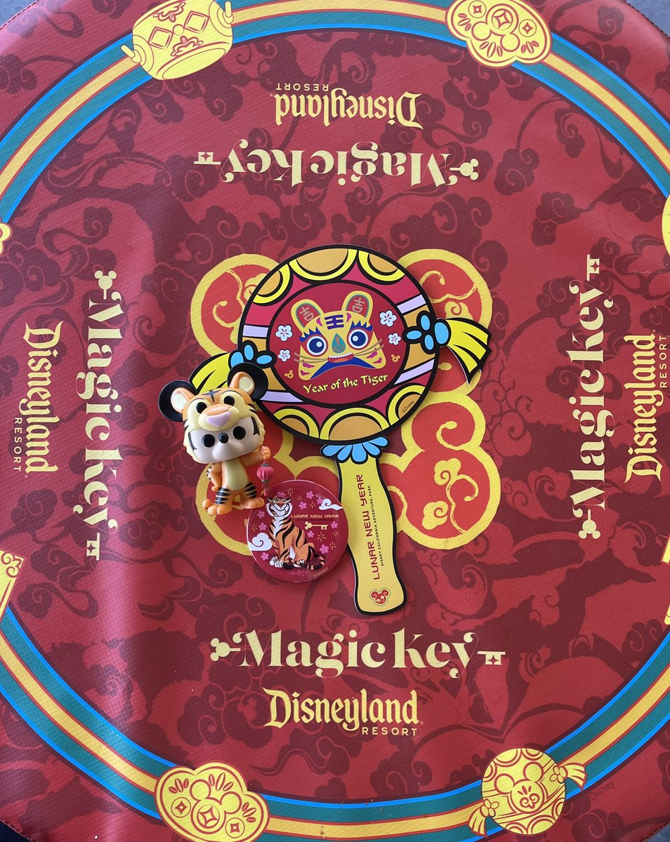 Jace_CD's tweet photo. Happy Lunar New Year ๐งง
#Funko #LunarNewYear #DisneyCaliforniaAdventure #FunkoMickey @funko https://t.co/Yd8pZ914lO