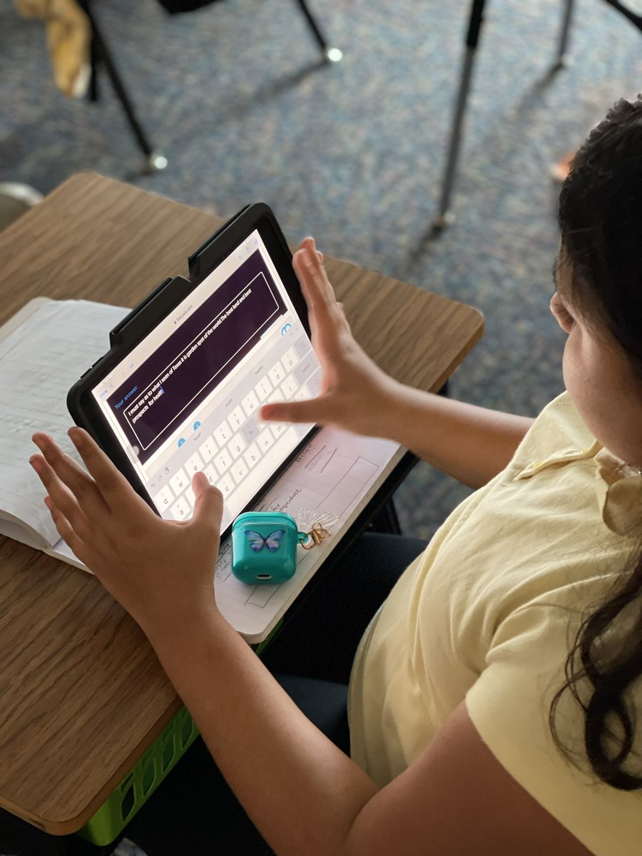 MrsElizardo's tweet photo. Today students are using a Yuja video to learn how to strengthen their introductions. The practice is built into the video. Such a great tool! @LakelandES https://t.co/zZbihyZgxE