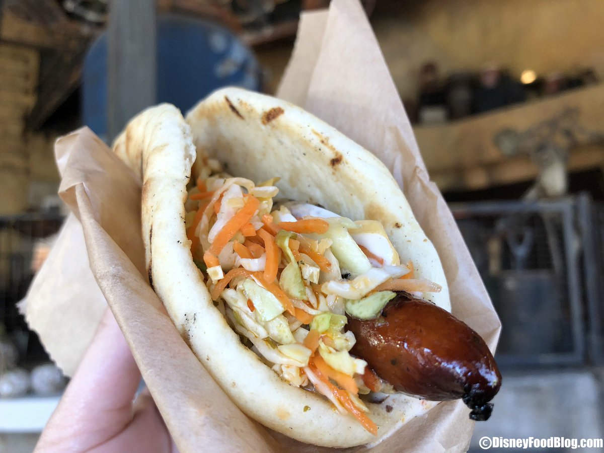 DizzneyTime's tweet photo. Wish I was eating a #RontoWrap at @WaltDisneyWorld #GalaxysEdge. Now back to my Turkey and Swiss.
Photo:@DisneyFoodBlog https://t.co/UOs67ihy9w