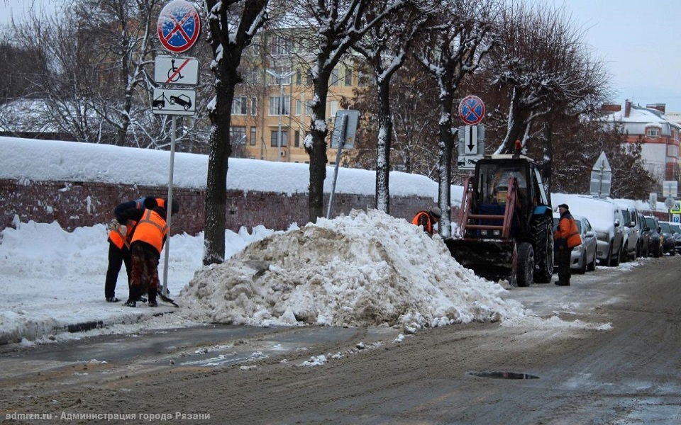 Очистка улиц от снега. Снег в Рязани. Рязань улицы в снегу. Россия snega.