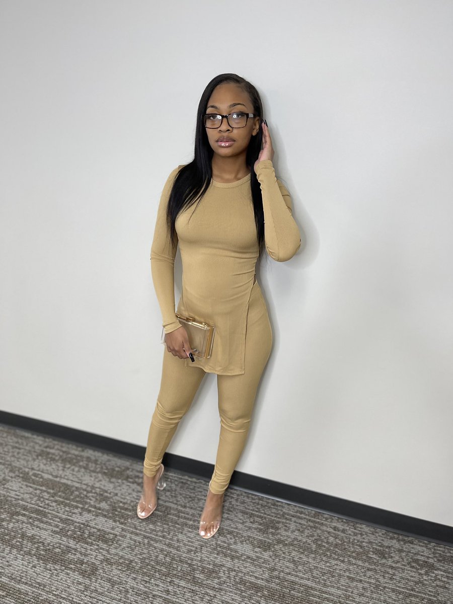 Maraboo's tweet photo. Introducing Our “Side Slit” 2 Piece Set its A MUST HAVE 😜 

The material is perfect &amp; stretchy and can be dressed up or down 😌

 Available in 2 different colors !! 

Sizes S-L ( model wearing size medium ) 

https://t.co/GLtjltXWic https://t.co/CcSELikNp3
