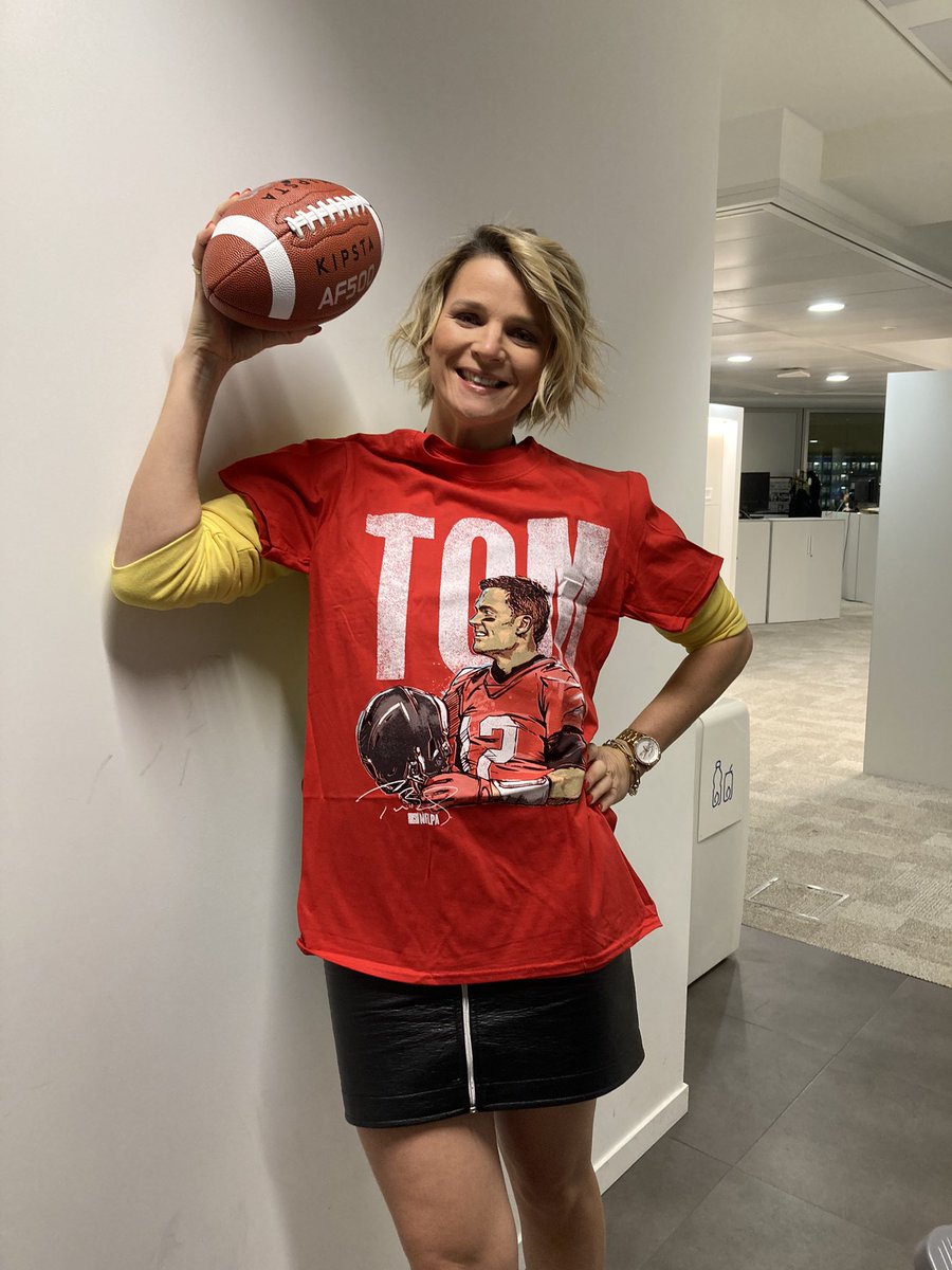 lequipedusoir's tweet image. 🎁 CADEAU 🎁

Ce soir @francepierron vous fait gagner un t-shirt à l’effigie de @TomBrady 🏈 @brooklynfizz 

RT + FOLLOW @lequipedusoir 
Choisis ton chroniqueur 🌟

#EDS