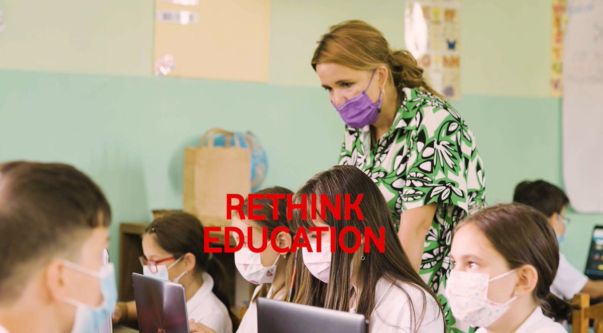 VF_Stiftung's tweet photo. Das Digitale gehört zur Lebensrealität junger Menschen. Das ungarische #SkillsUploadJR Programm #E-Skola hilft ihnen, sich dort zurechtzufinden: In Online-Kursen lernen 10-14 Jährige z.B., was Datenschutz bedeutet & wie Cookies funktionieren.
#LetsRethinkEducation #EducationDay https://t.co/LNgUOYF9xZ