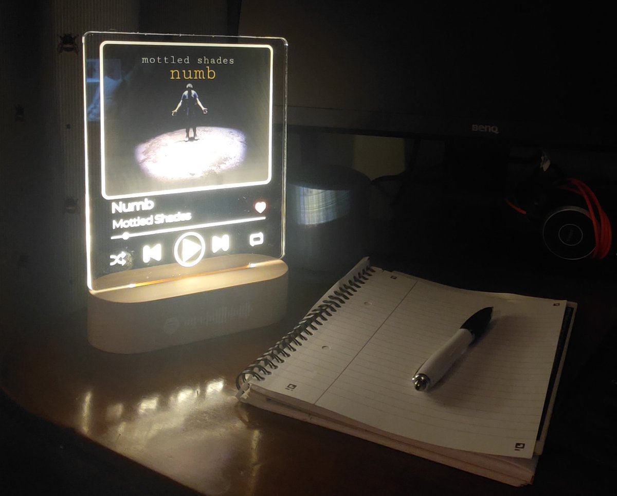 Received a fancy new desk light today, what a thoughtful gift. #numb 

open.spotify.com/track/7eqvCjvR…
