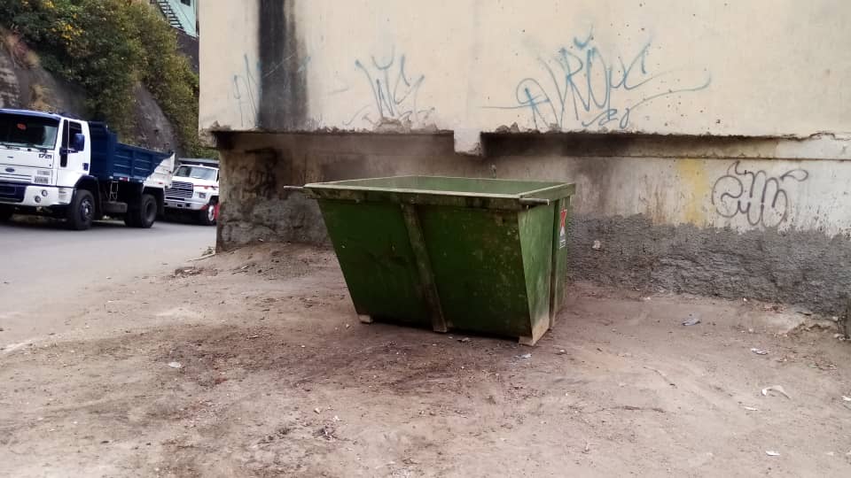 #SupraCuidaCaracas Atendiendo el llamado realizado por <a href="/victorR24045201/">Victor Rivero</a> a través de twitter, nuestras cuadrillas acudieron a realizar la recolección en Antímano.

Estamos recibiendo todas sus sugerencias y dándole atención a la brevedad posible