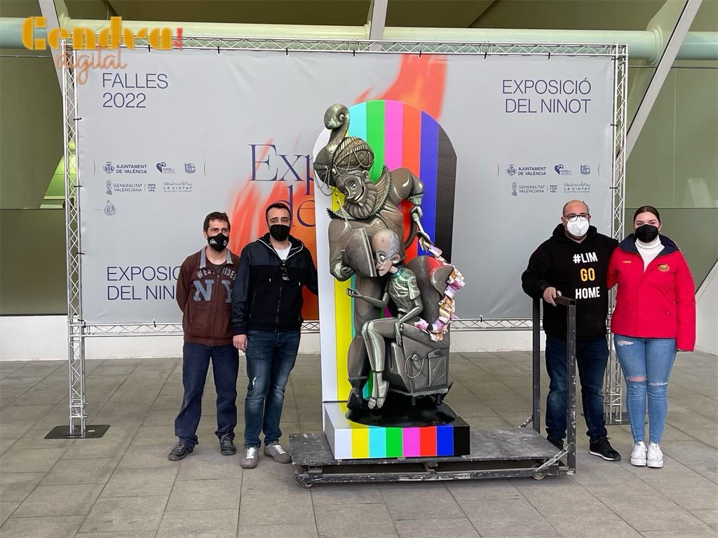 Juane Cortell entrega el ninot de la Falla Luis Lamarca #ExpoNinot22