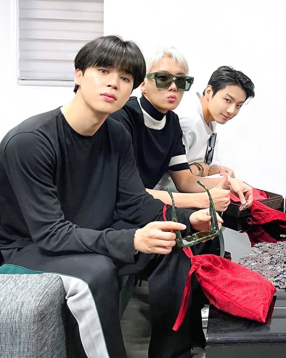 KoobiPicBot's tweet photo. THIS TRIO. https://t.co/XCpjkdX2uY