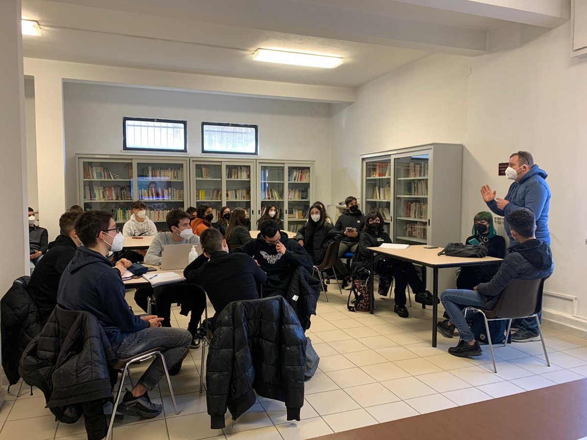 AITAEU's tweet photo. Today, 1st of February 2022, our team AITA participied at the meeting held by Alessandro Lutzu, who explained to us how to make infographics, analize and spread dates with questionnaires or interviews.
#asoc2122 https://t.co/NFKlyZllYh