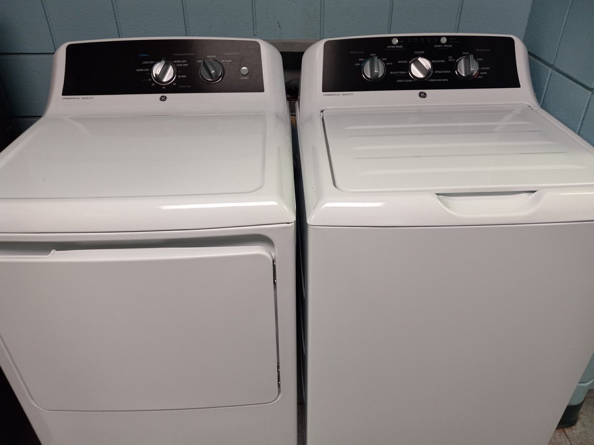 At #commUNITYschoolsLR, it’s often the small things that matter most in supporting students and families. This week washers/dryers arrived at 3 of the schools. This means that students who need their clothes cleaned can get that done at school without missing a beat in learning.